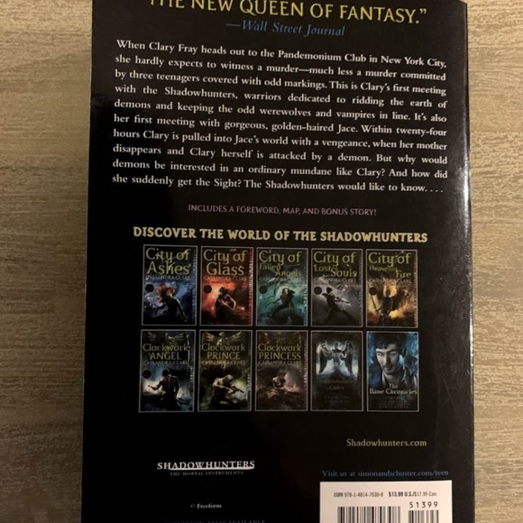 City of Bones by Cassandra Clare --- USED - Picture 3 of 3